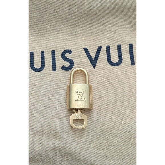 Authentic LOUIS VUITTON Padlock & Key Gold Tone Brass No.303 - Picture 1 of 6